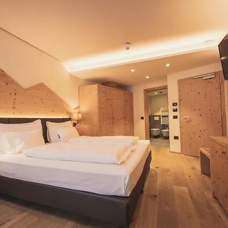 Monroc Hotel 4*