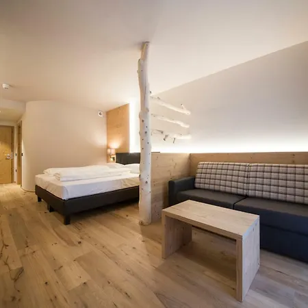 Hotel Monroc Commezzadura